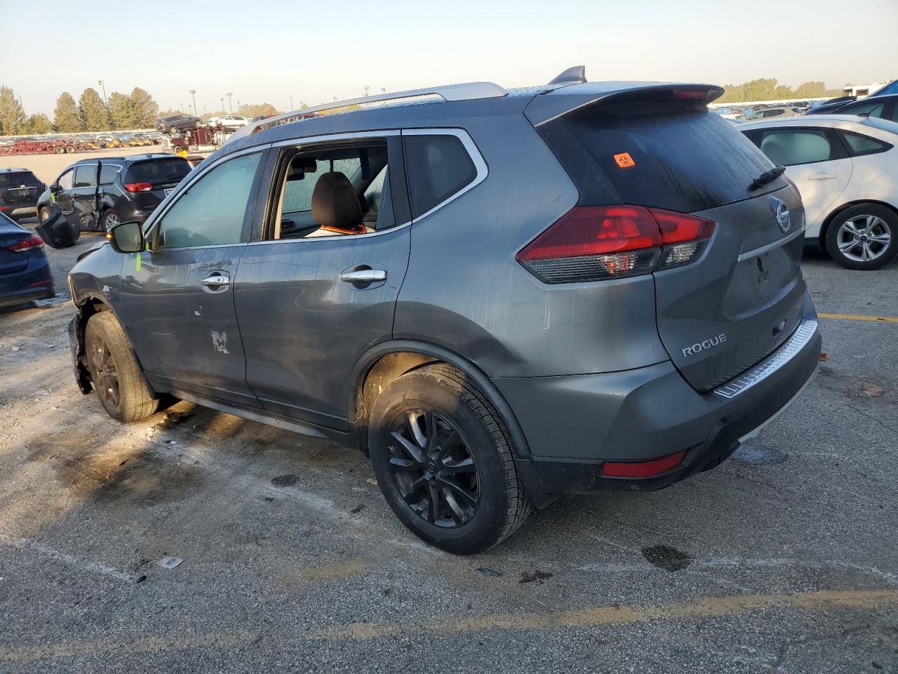 2018 Nissan Rogue - Image 2
