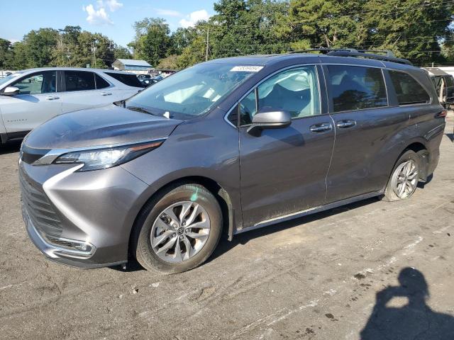 2022 Toyota Sienna Xle