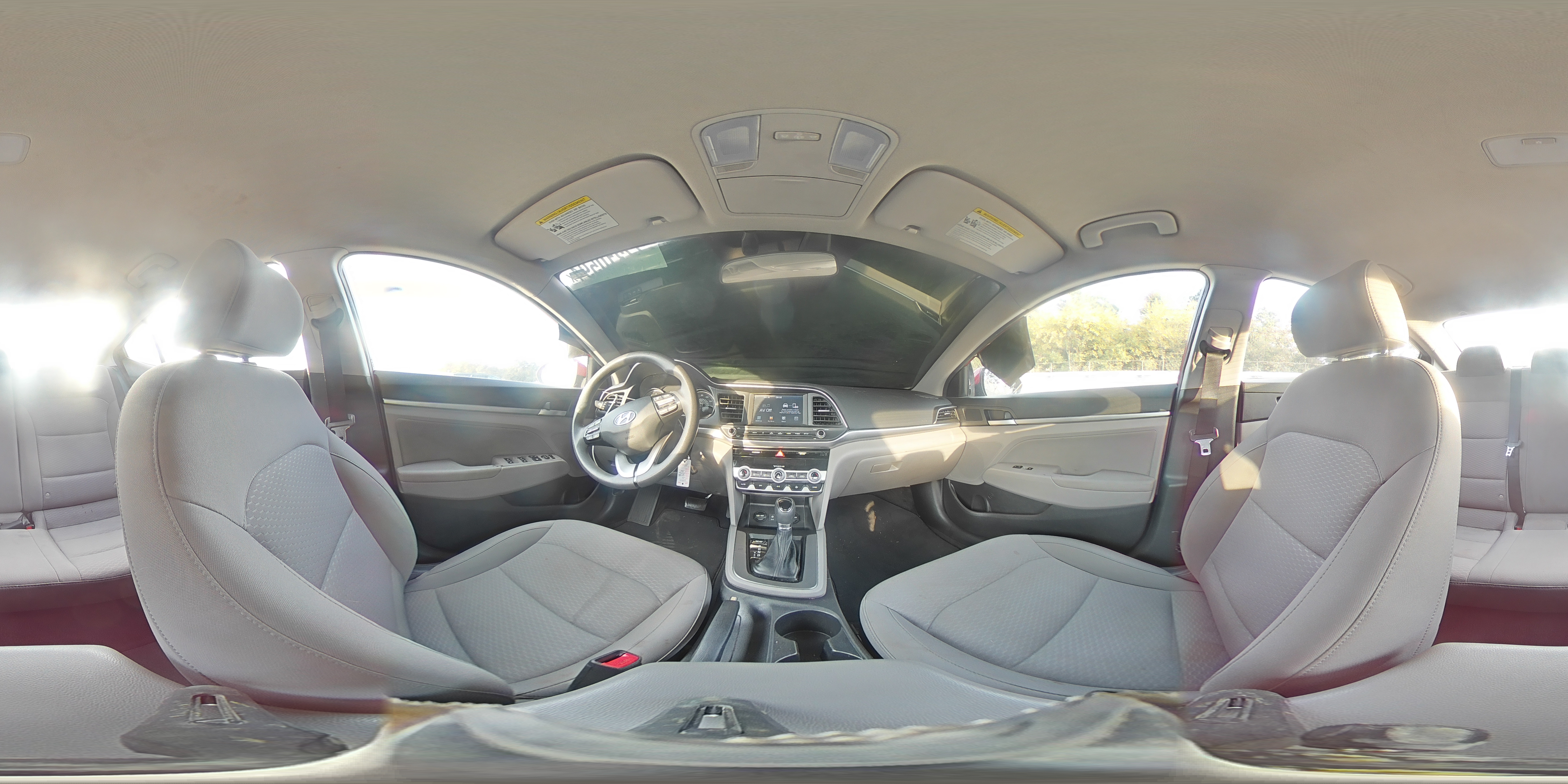 2020 Hyundai Elantra - Image 13