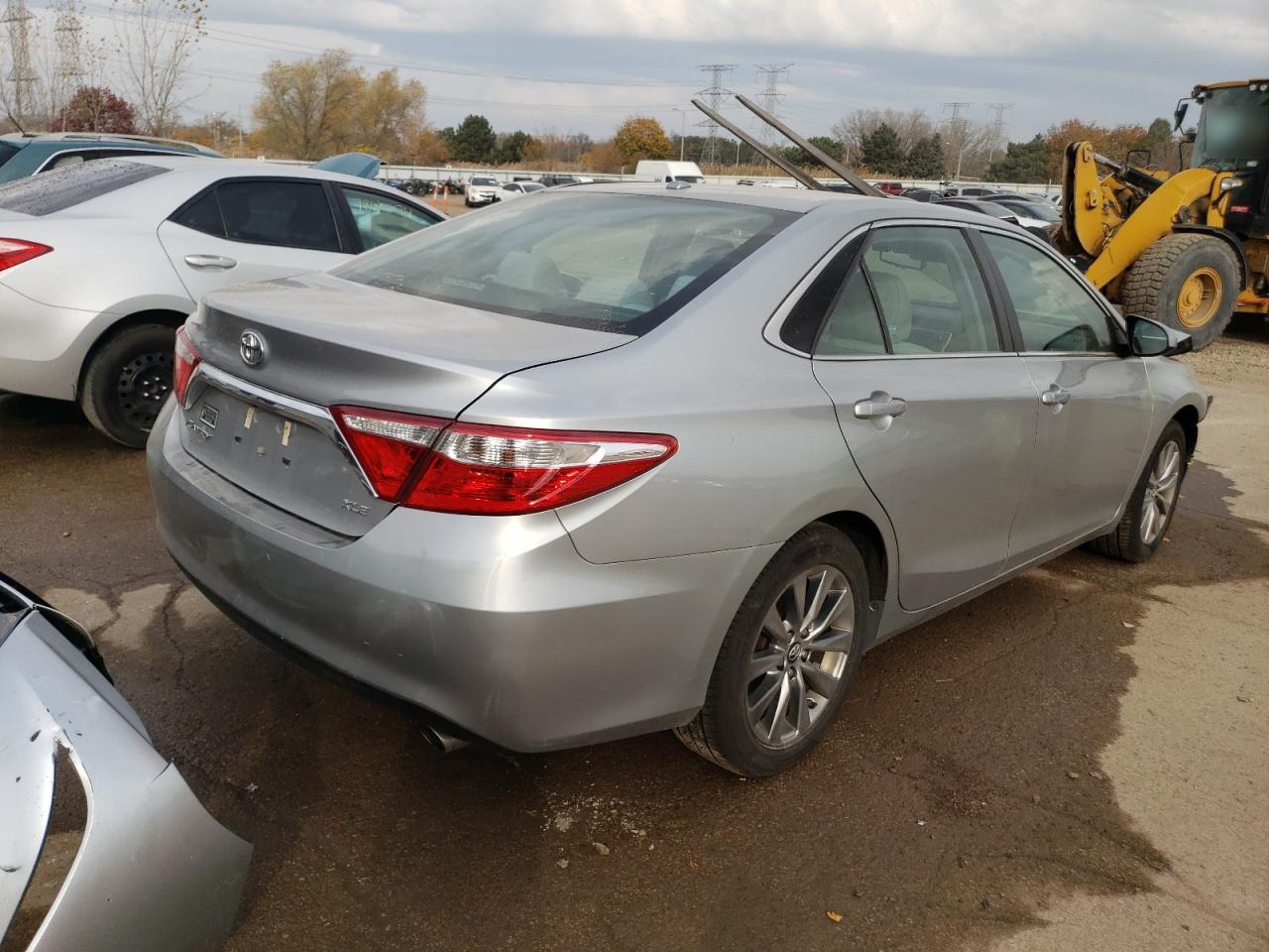 VIN 4T1BF1FK8GU601595 2016 TOYOTA CAMRY no.3