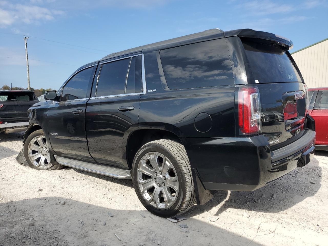 VIN 1GKS2AKC2FR240952 2015 GMC YUKON no.2