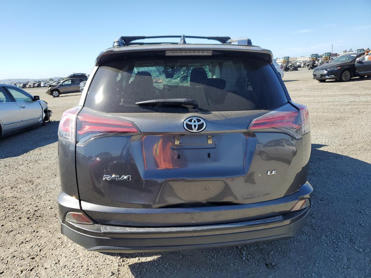 VIN JTMZFREV6HJ709682 2017 TOYOTA RAV4 no.6