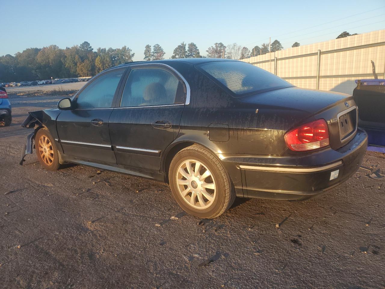 2004 Hyundai Sonata - Image 2