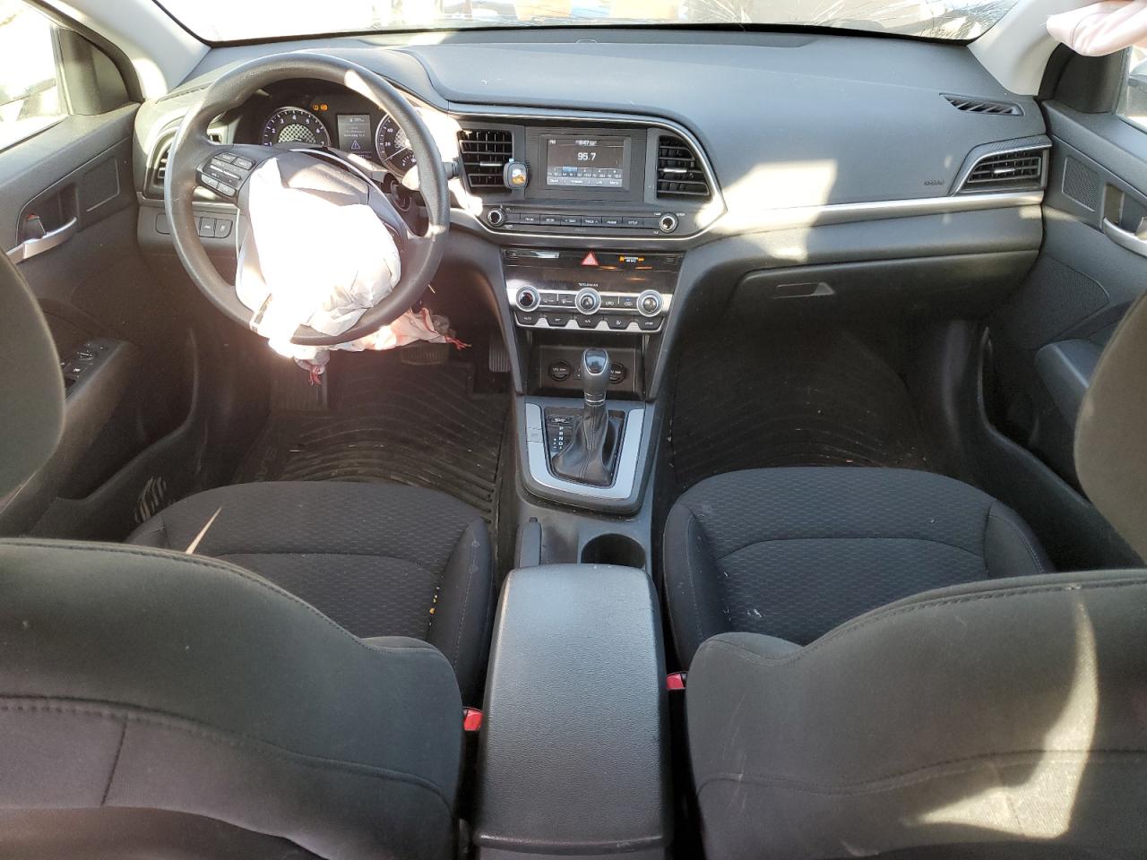 2020 Hyundai Elantra - Image 8