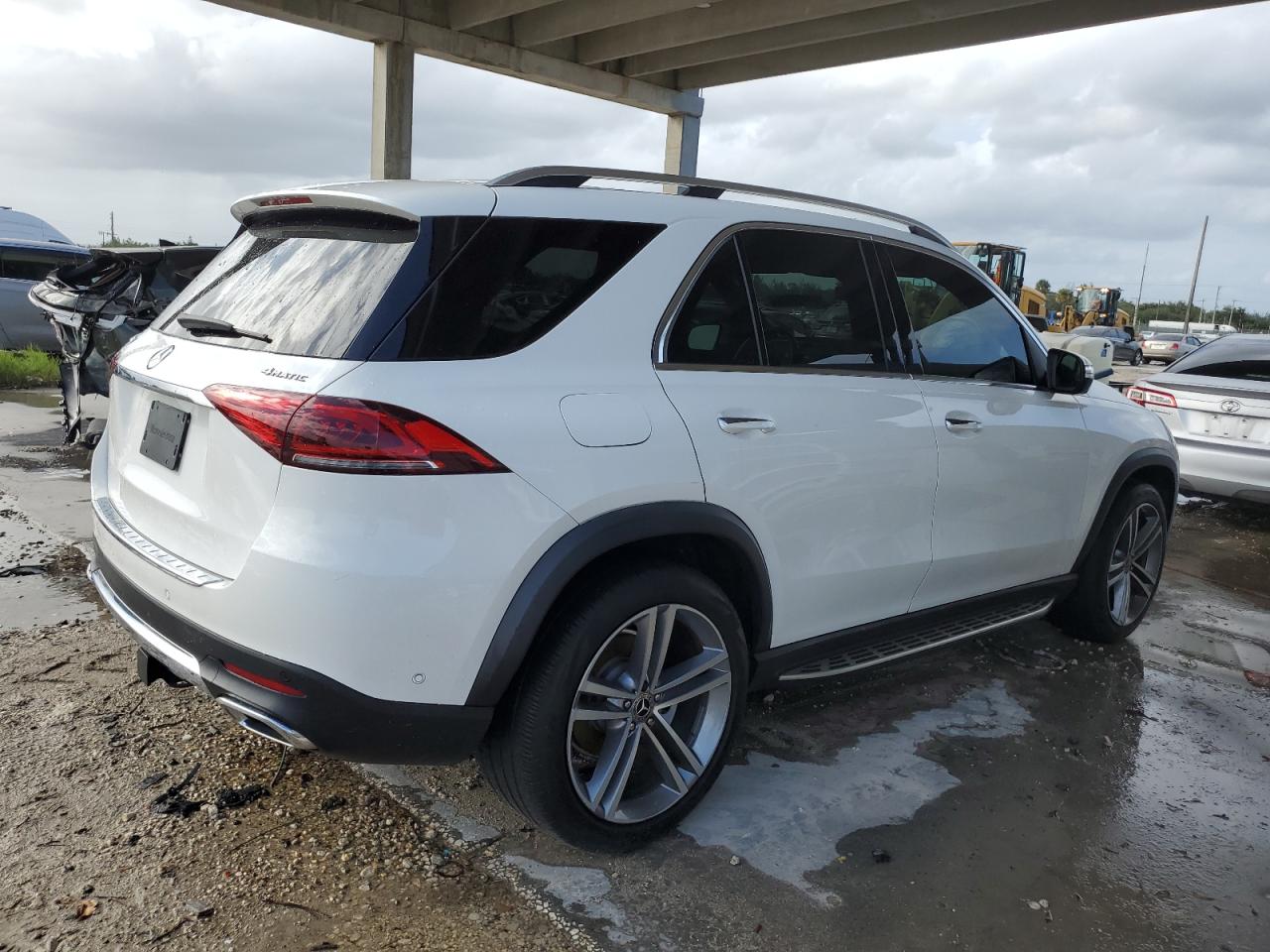 2021 Mercedes-Benz GLE - Image 3