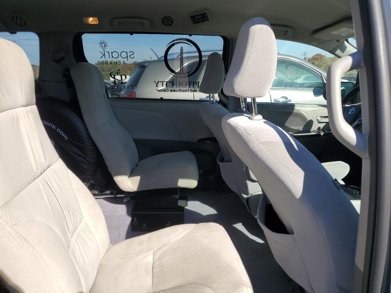 2020 Toyota Sienna - Image 11