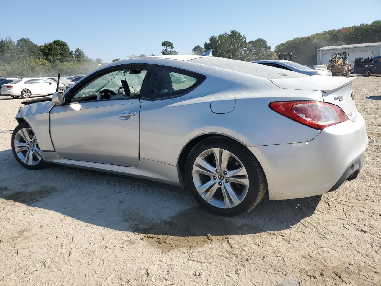 2011 Hyundai Genesis - Image 2