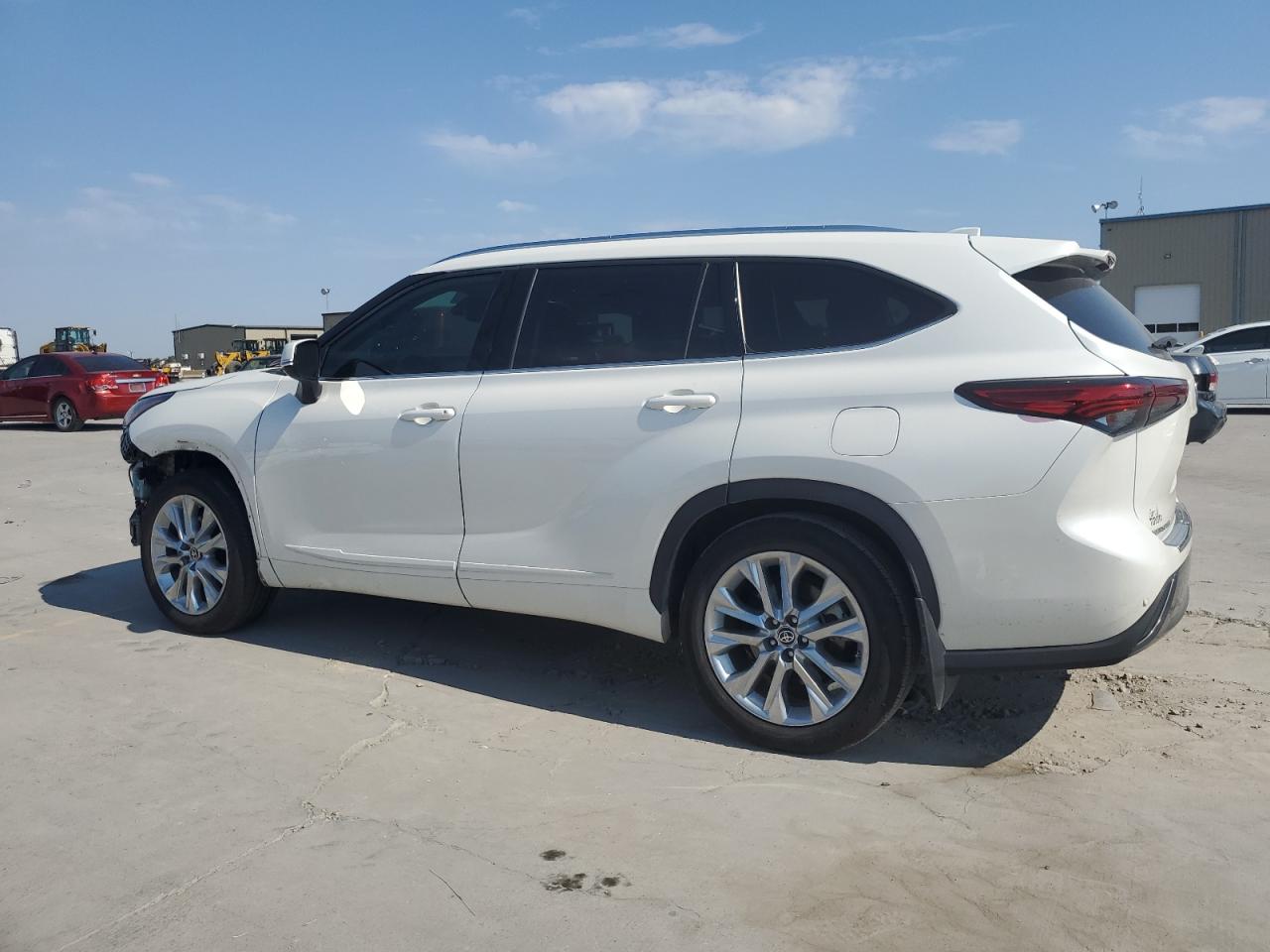 2021 Toyota Highlander - Image 2