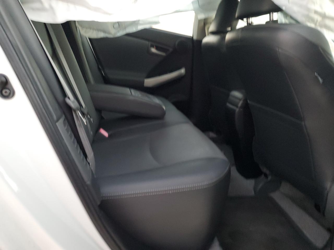 2014 Toyota Prius - Image 10