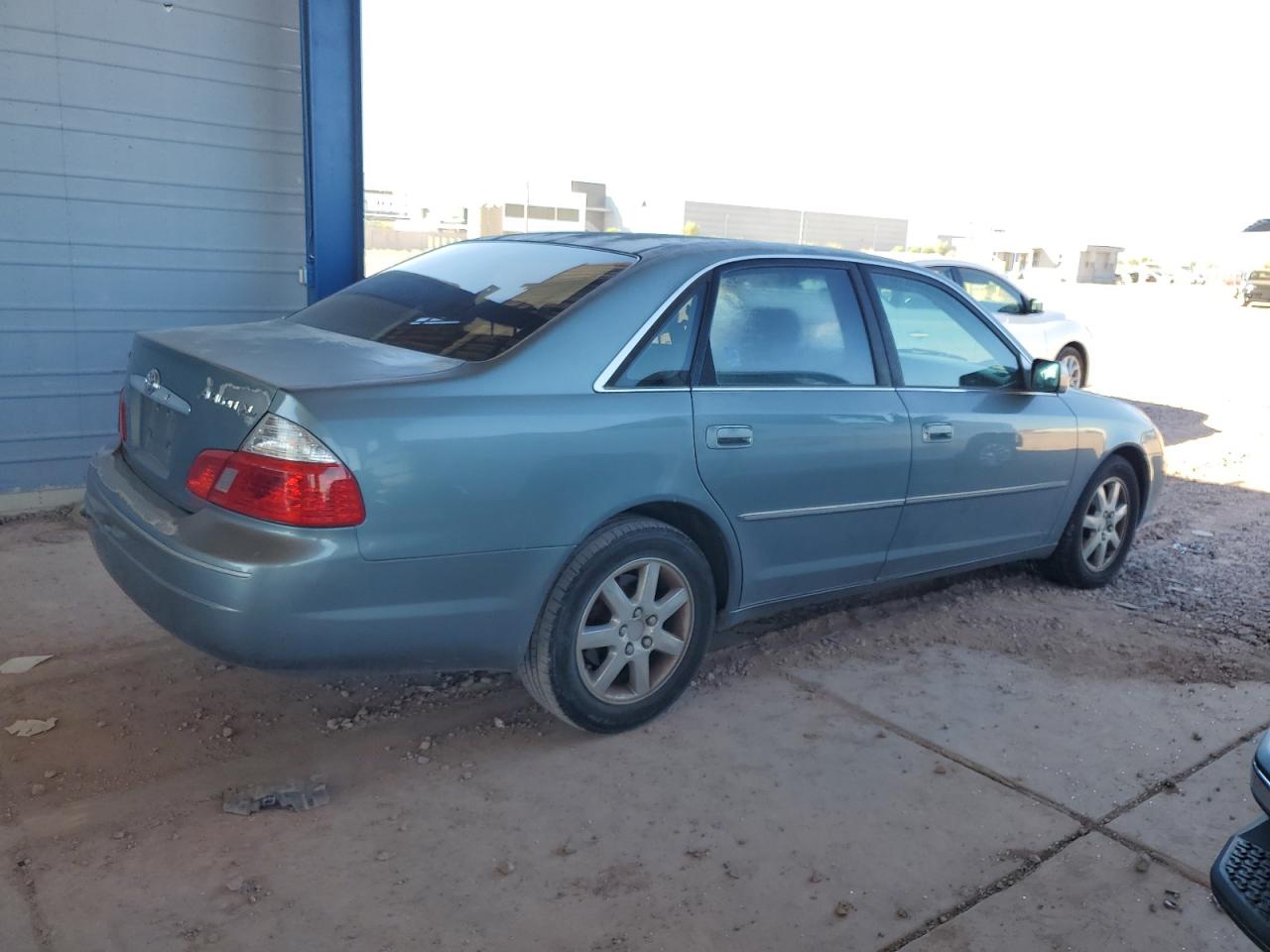 2003 Toyota Avalon - Image 3