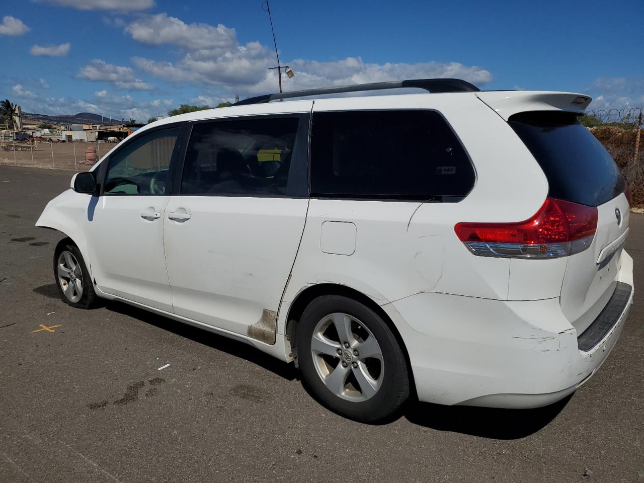 2011 Toyota Sienna - Image 2