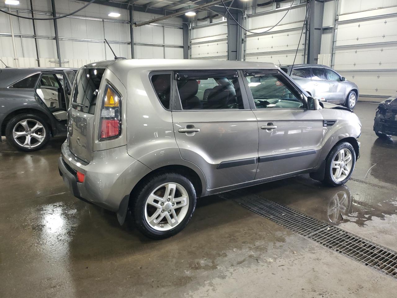 2011 Kia Soul + VIN: KNDJT2A24B7314817 Lot: 77971394