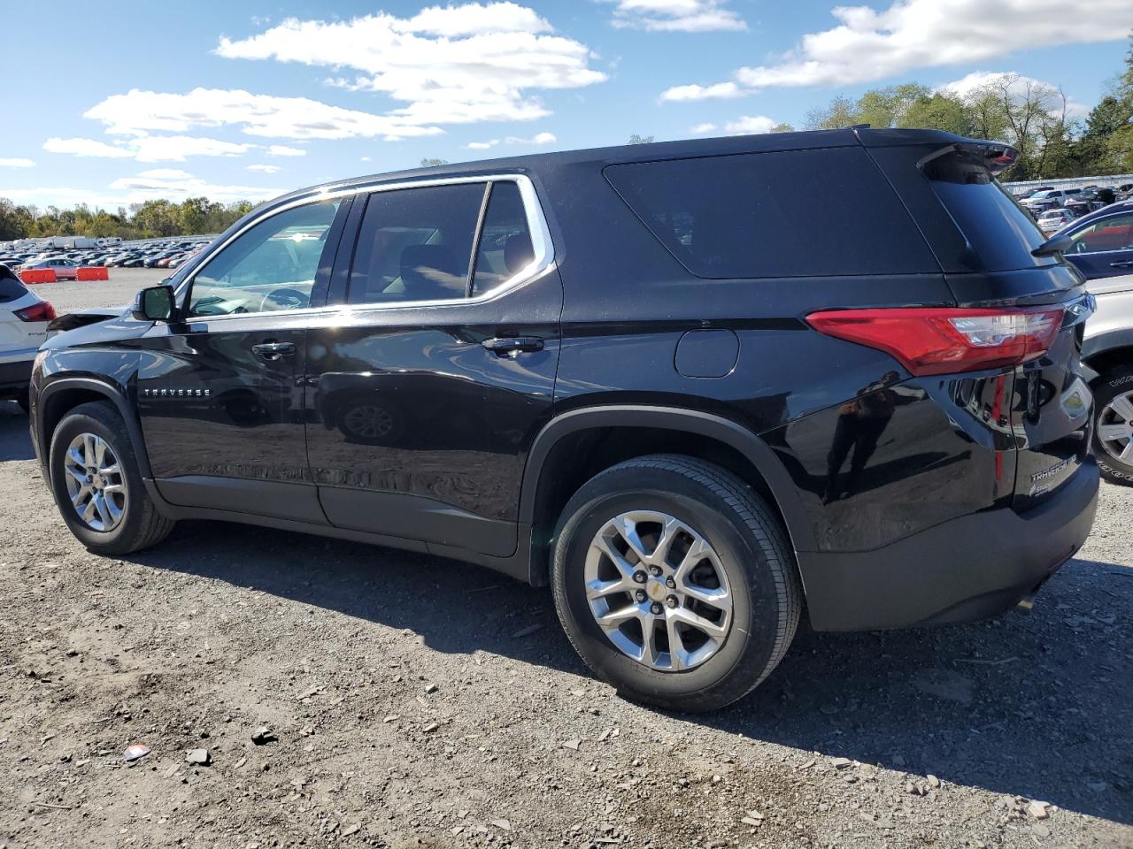 1GNEVFKW0JJ243435 2018 CHEVROLET TRAVERSE - Image 2