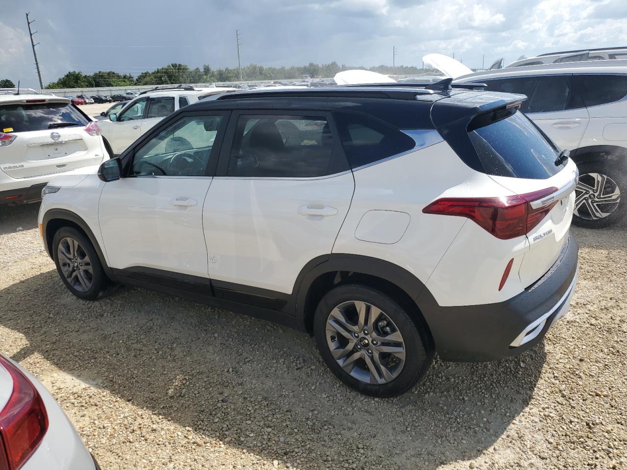 2021 Kia Seltos - Image 2