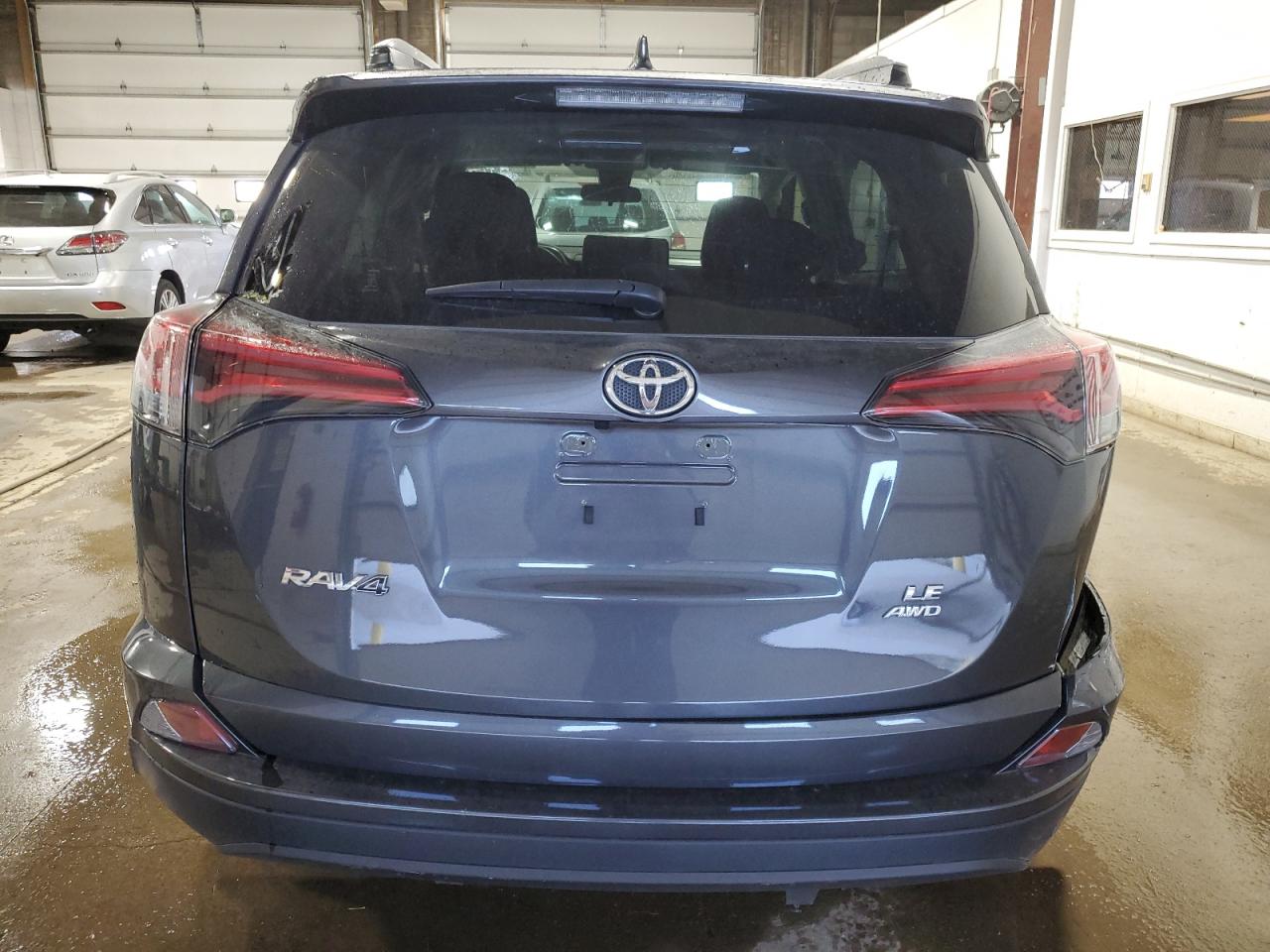 JTMBFREV5JJ237210 2018 Toyota Rav4 Le