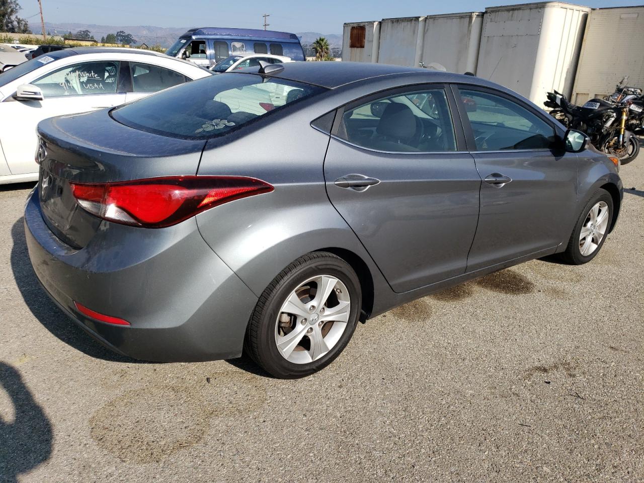 2016 Hyundai Elantra - Image 3