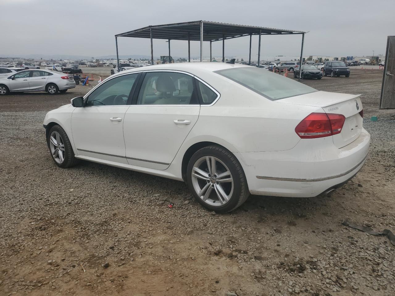 2015 Volkswagen Passat - Image 2