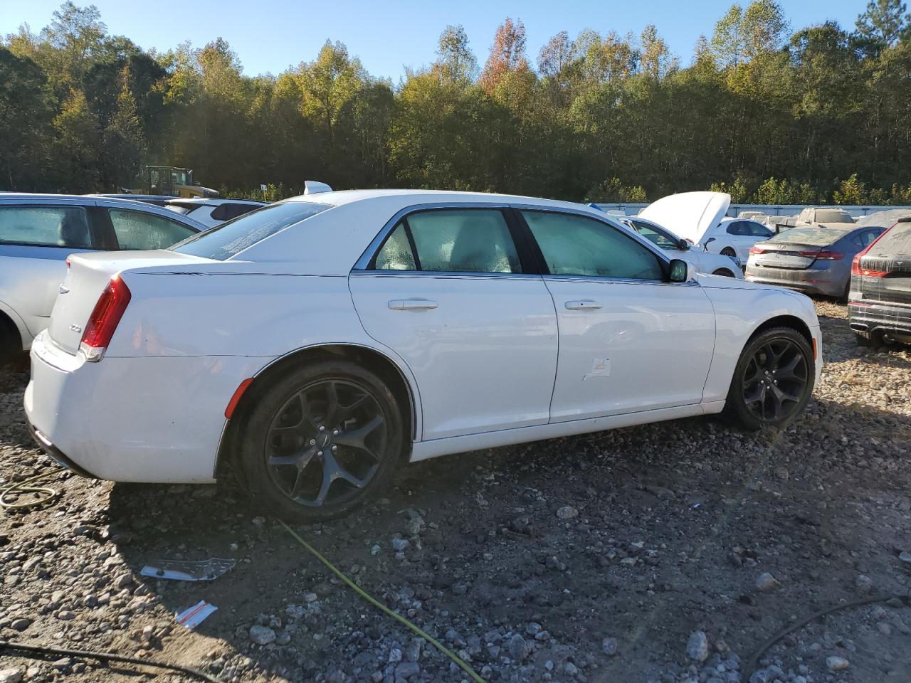 2018 Chrysler 300 - Image 3