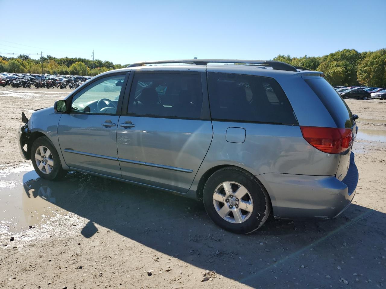 2004 Toyota Sienna - Image 2