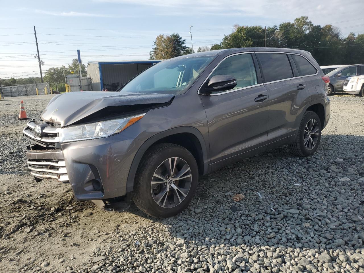 5TDZZRFH8JS278433 2018 Toyota Highlander Le