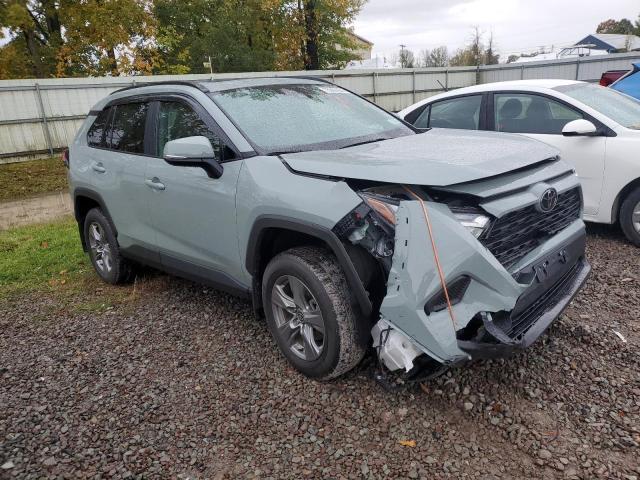 2T3P1RFV3NW257899 Toyota RAV4 XLE 4