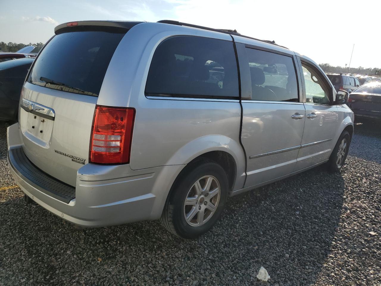 2010 Chrysler Town & Country - Image 3