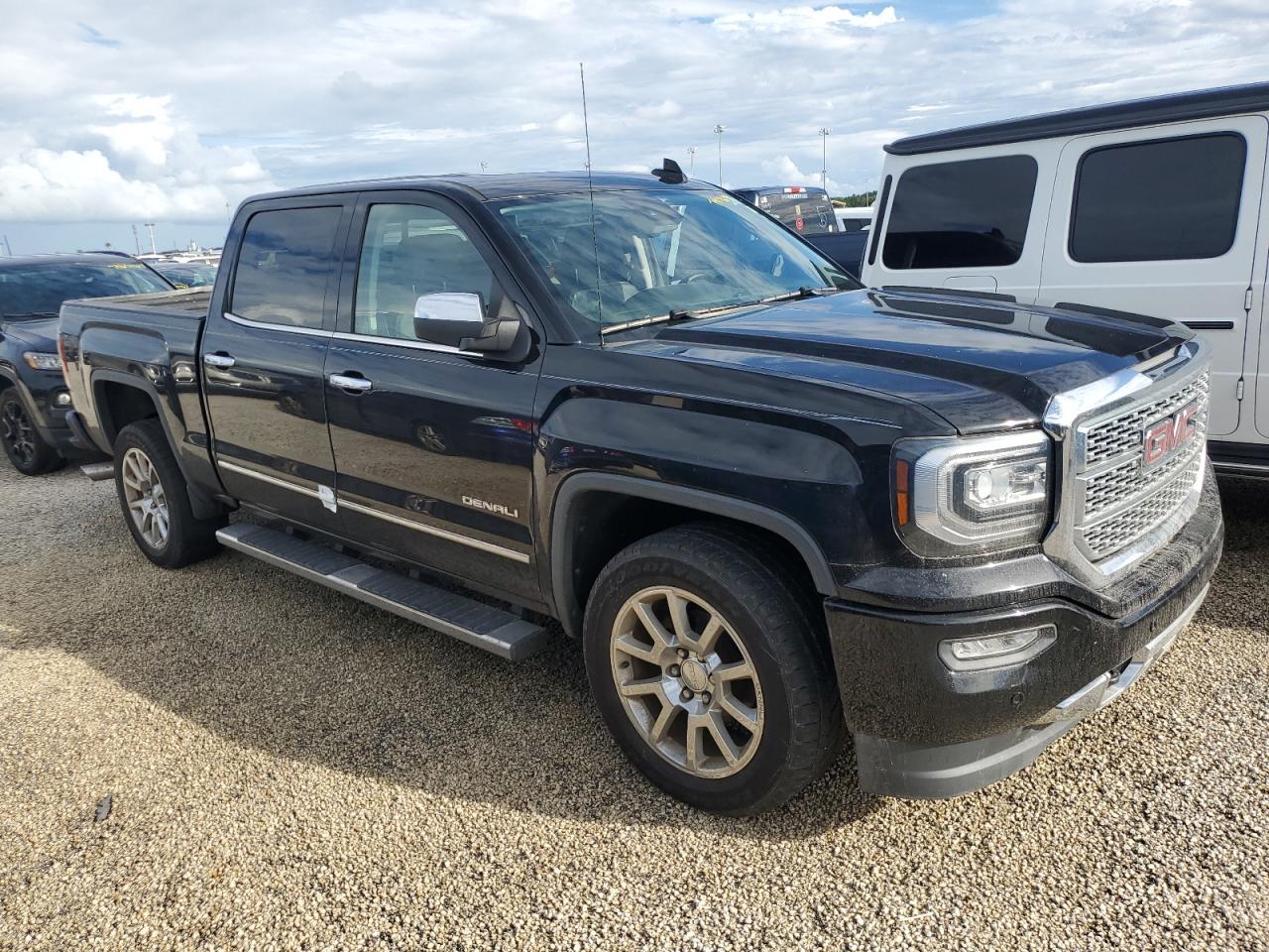2017 GMC Sierra - Image 4