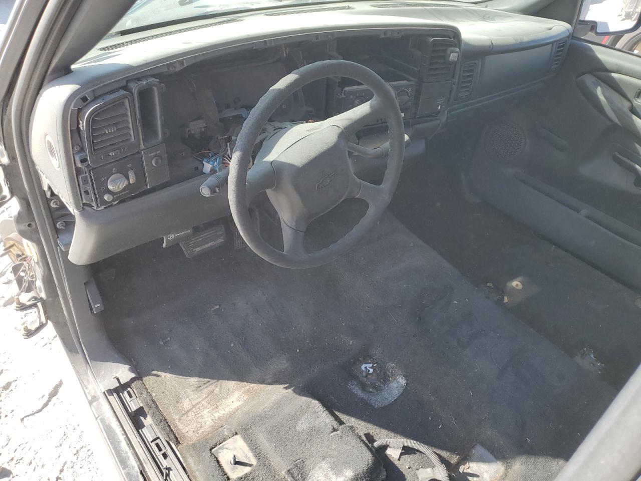 2000 Chevrolet Silverado C1500 VIN: 1GCEC14W2YZ154993 Lot: 85017154
