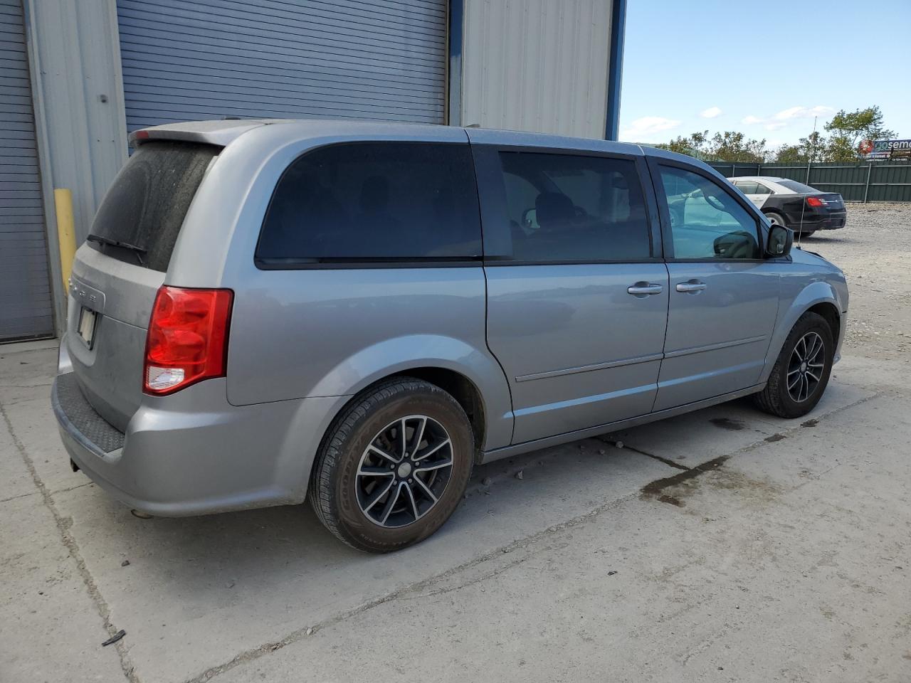 2016 Dodge Caravan - Image 3