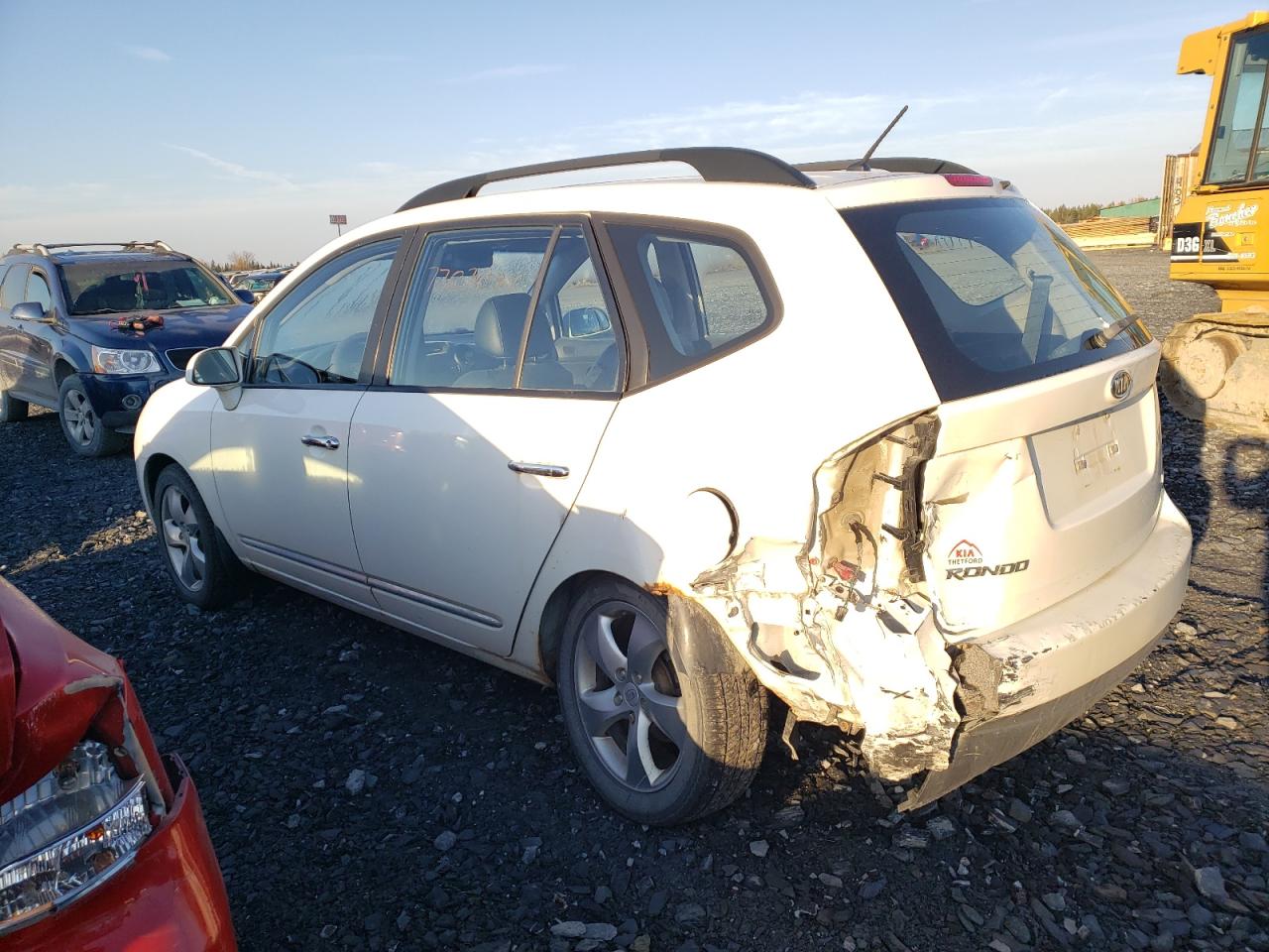 2009 Kia Rondo - Image 2