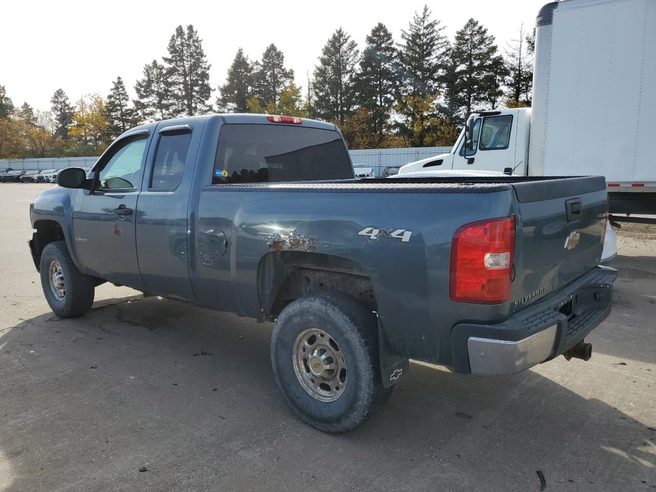 2008 Chevrolet Silverado - Image 2