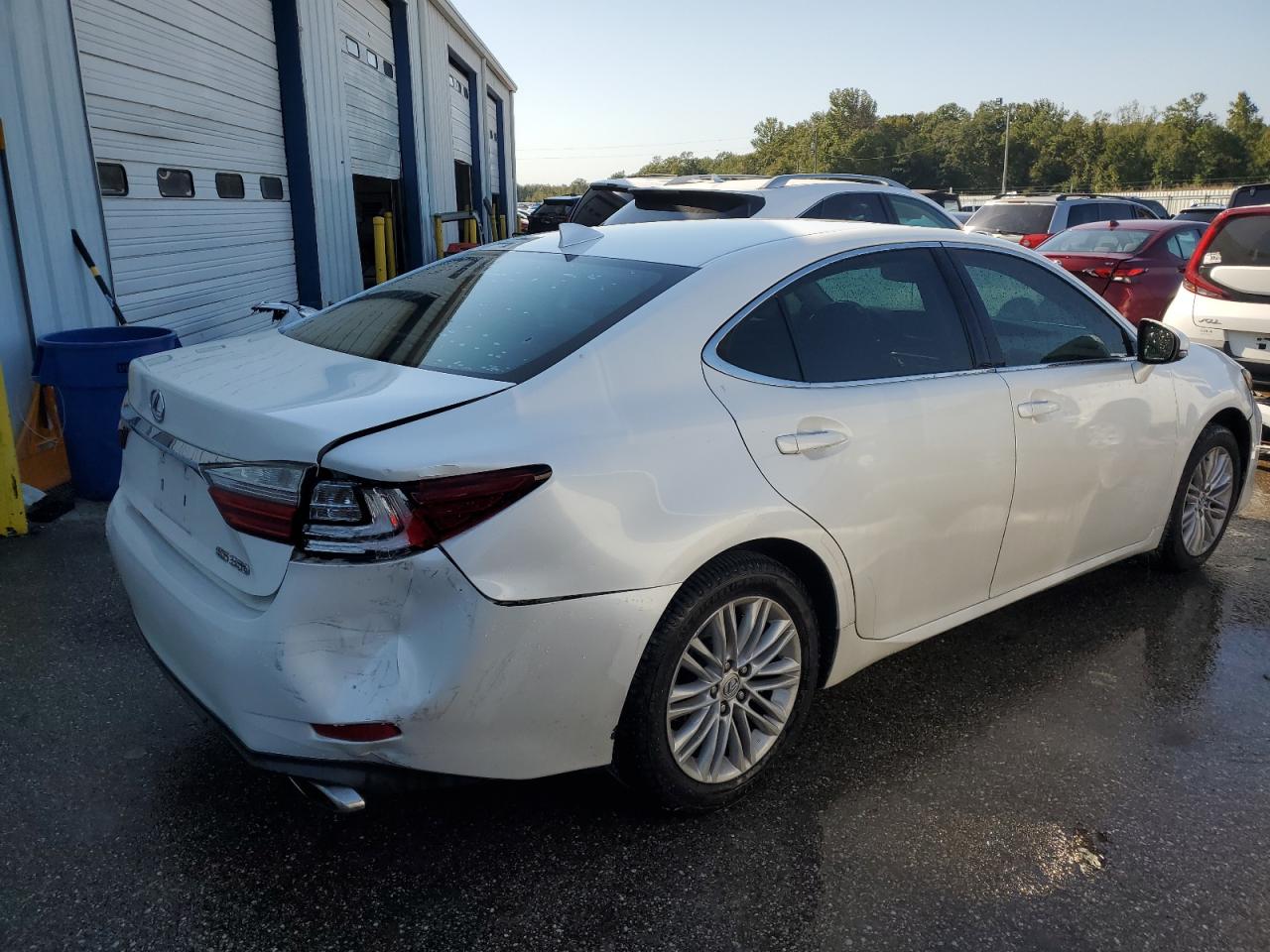 2017 Lexus ES - Image 3