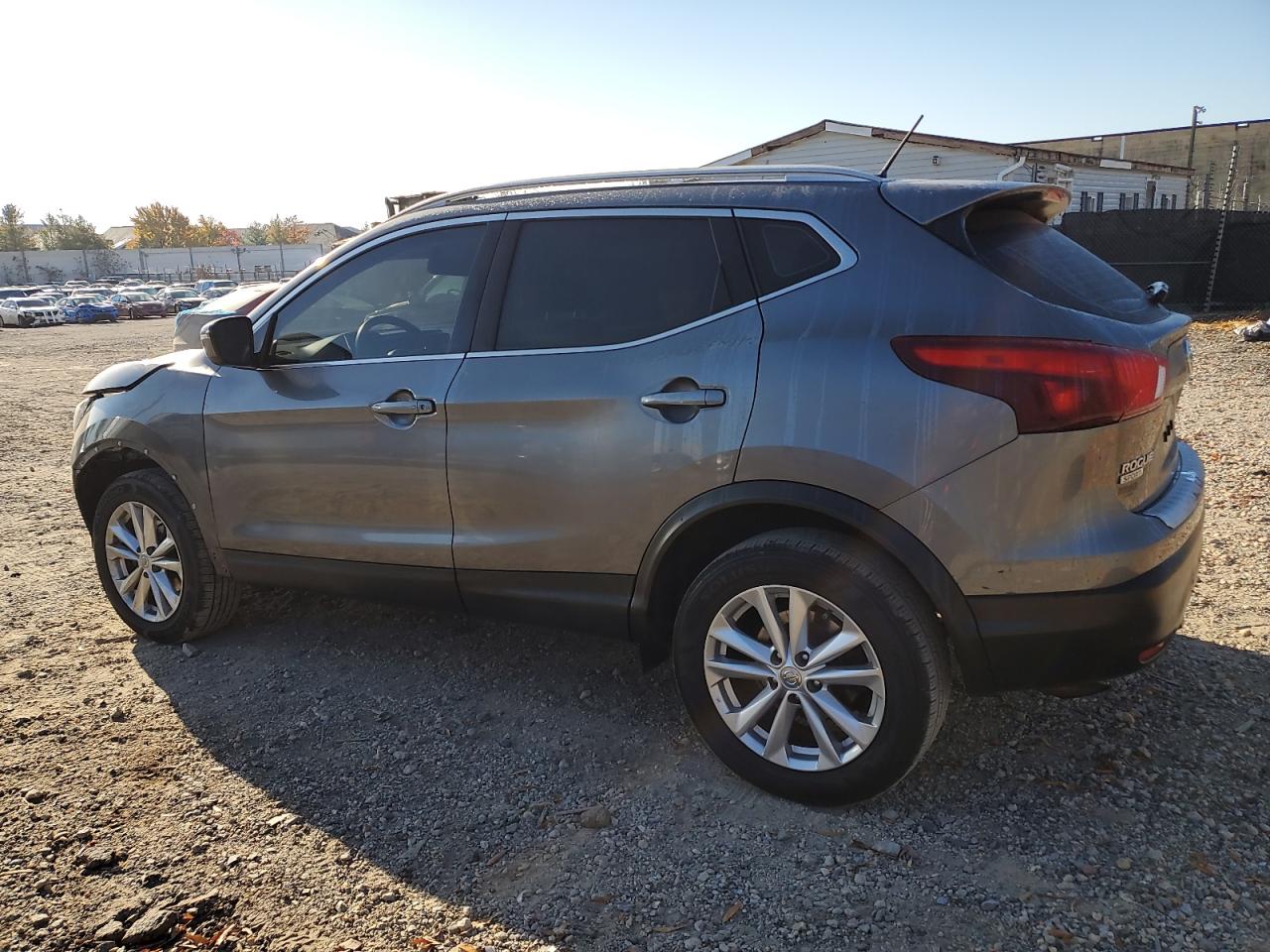 2017 Nissan Rogue - Image 2