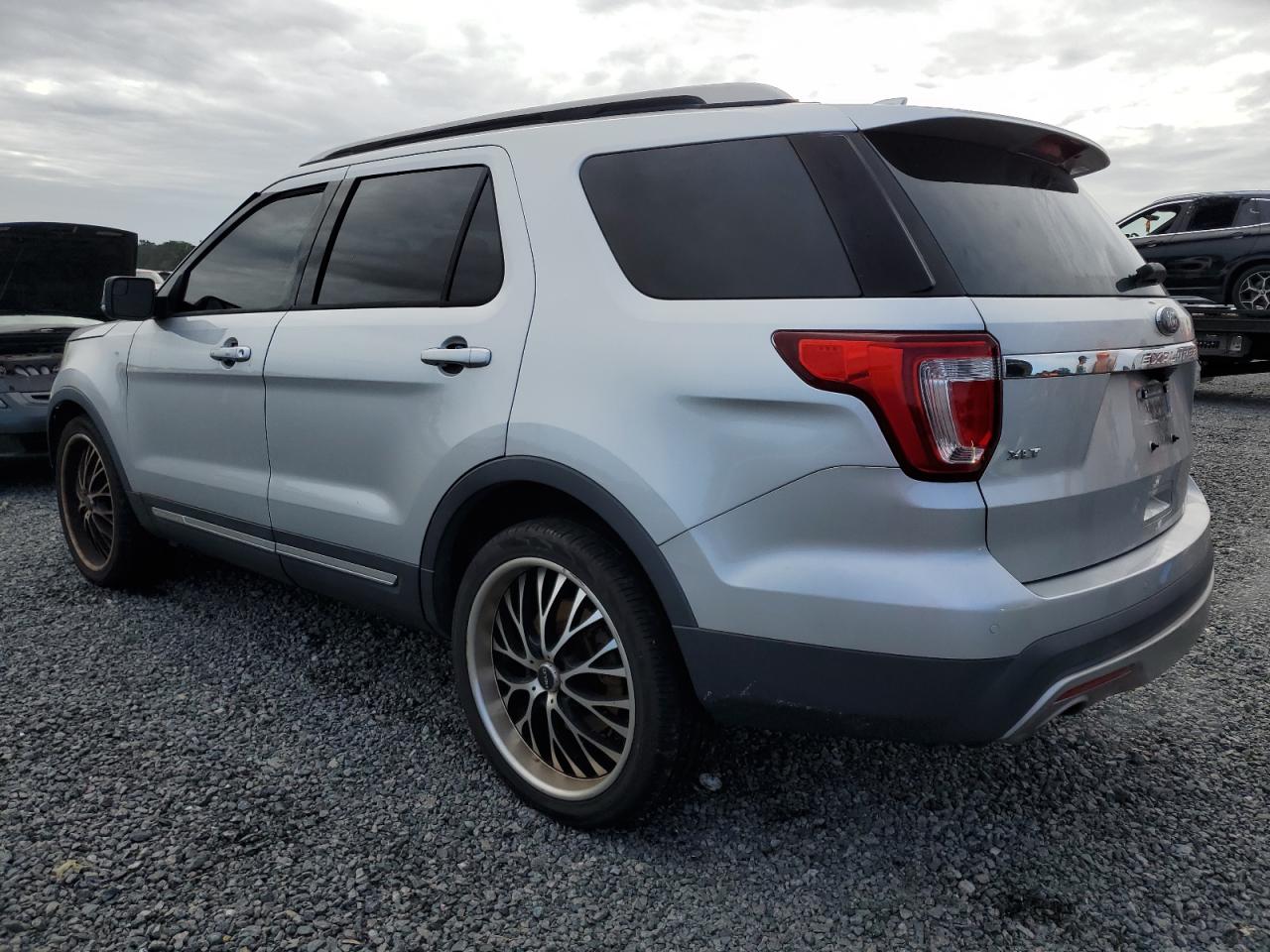 1FM5K8D85GGB49001 2016 FORD EXPLORER - Image 2