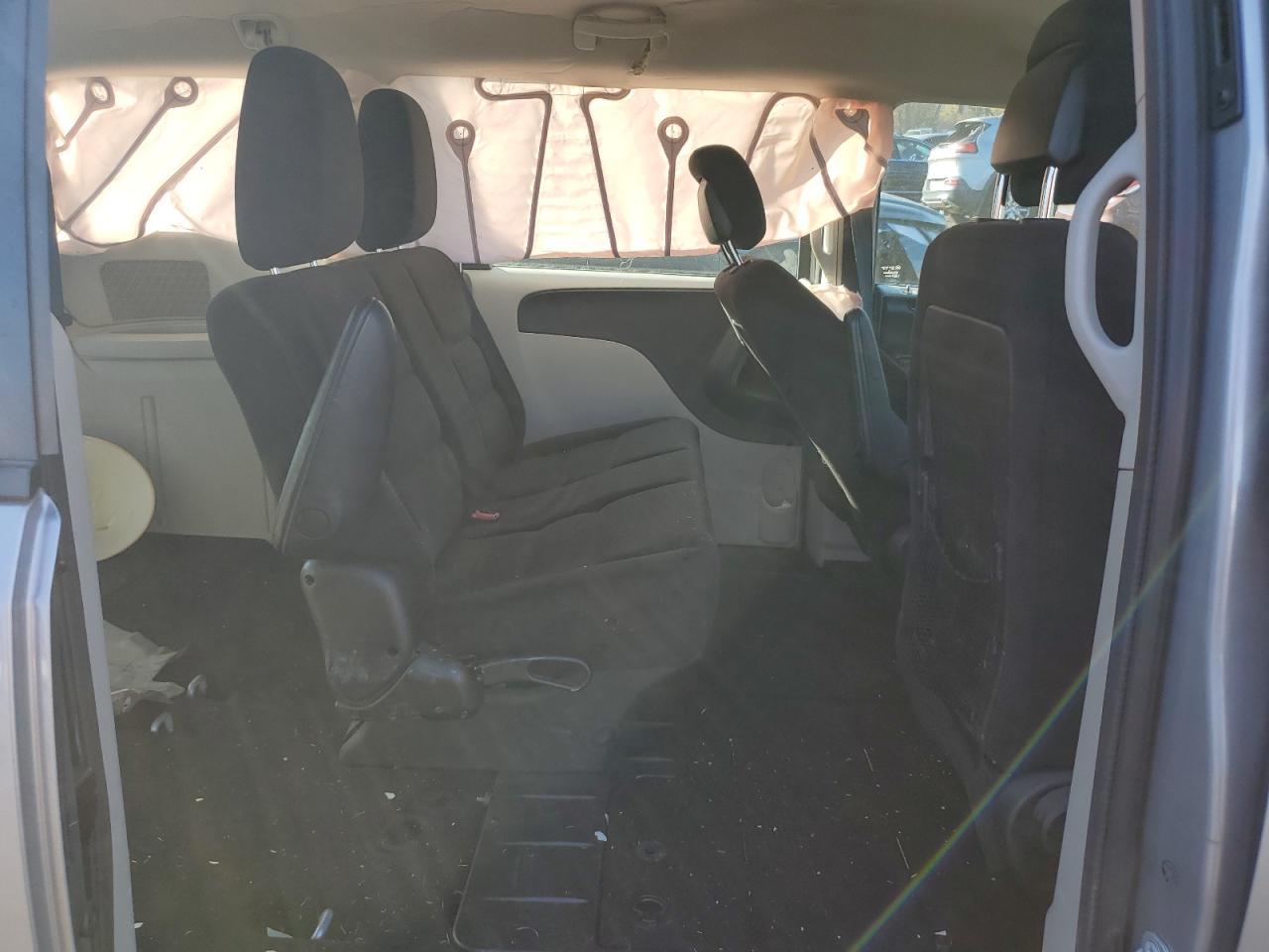2014 Dodge Caravan - Image 11