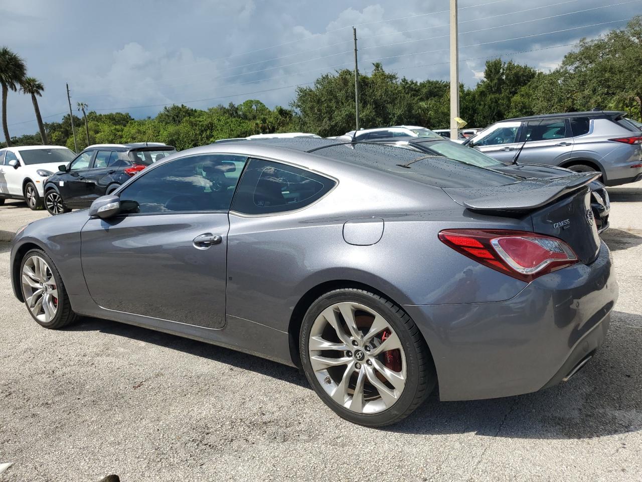 2016 Hyundai Genesis - Image 2