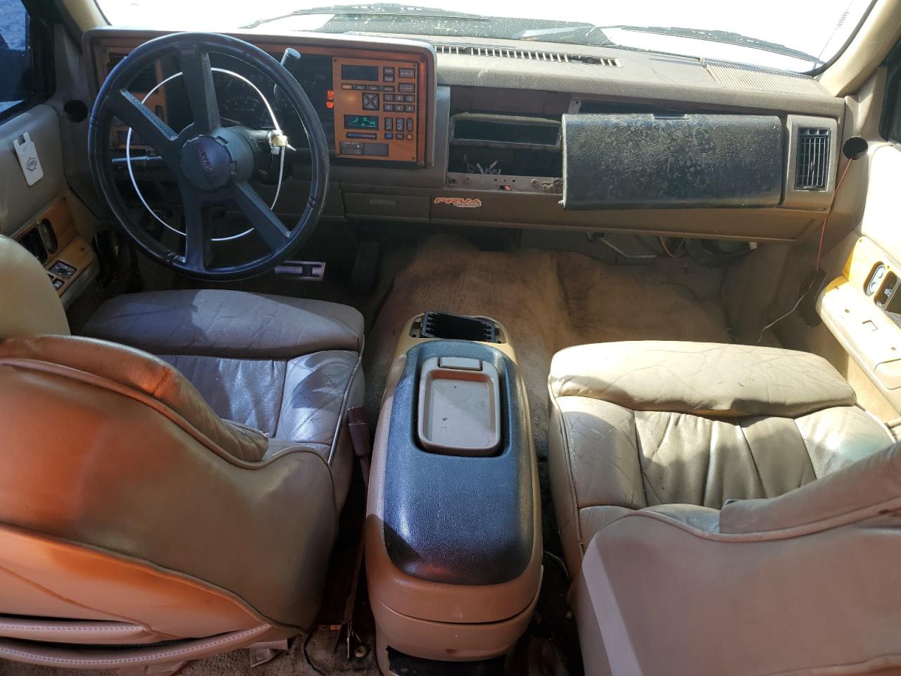 1994 Chevrolet Suburban - Image 8