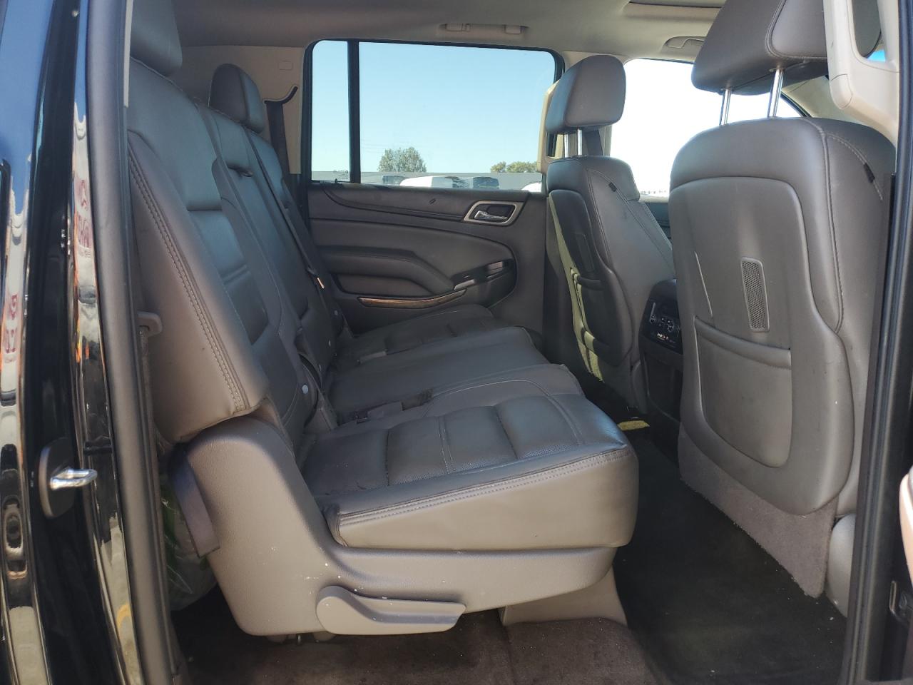 2016 GMC Yukon - Image 11