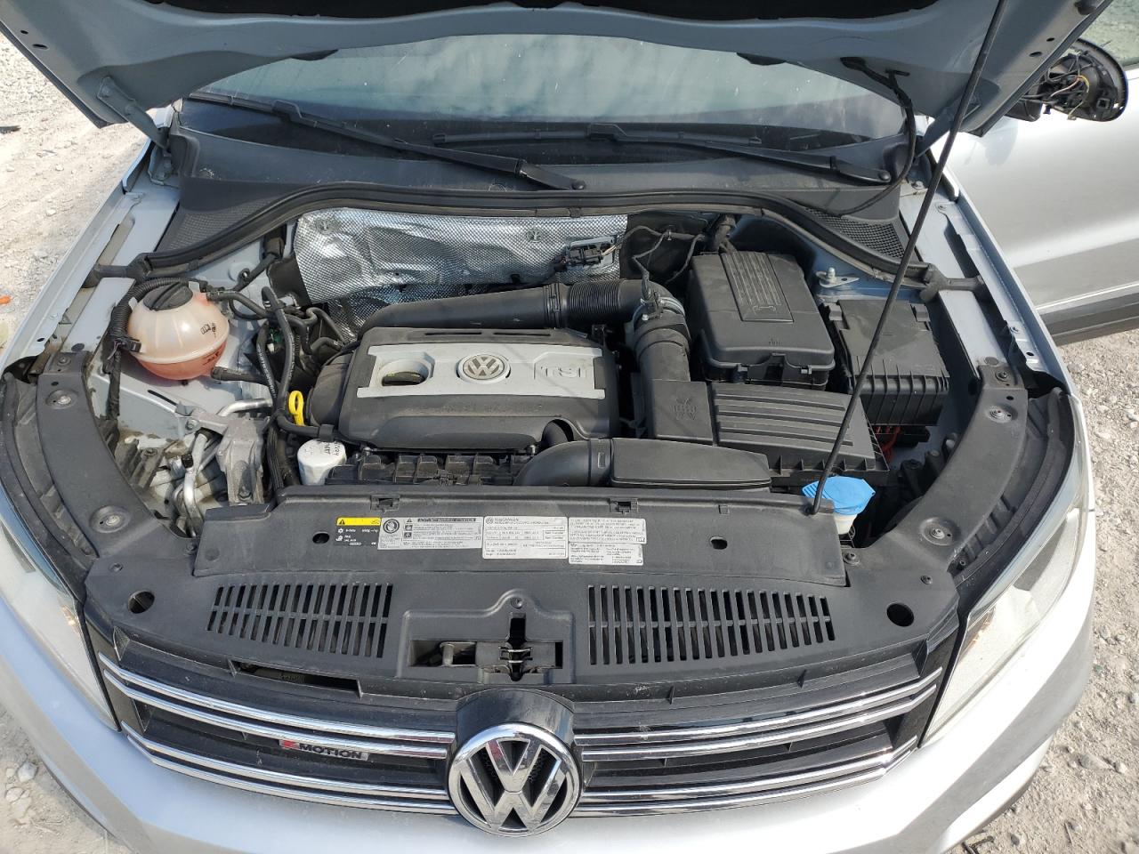 WVGSV7AX9HK003585 2017 Volkswagen Tiguan Wolfsburg