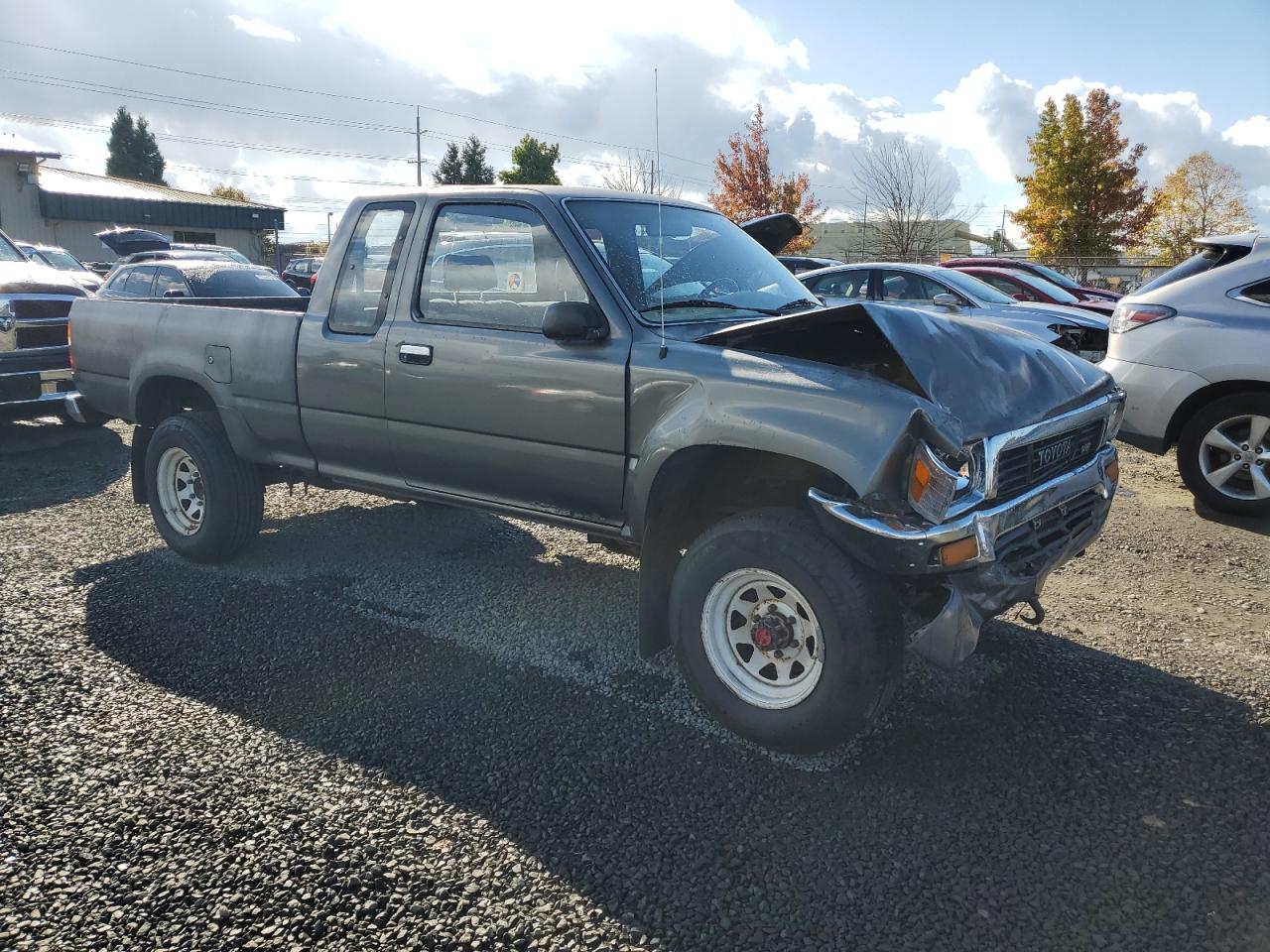 1989 Toyota Pickup - Image 4
