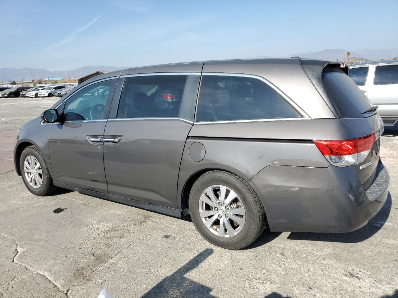 2015 Honda Odyssey - Image 2