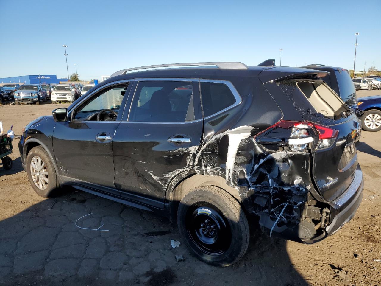 2018 Nissan Rogue - Image 2