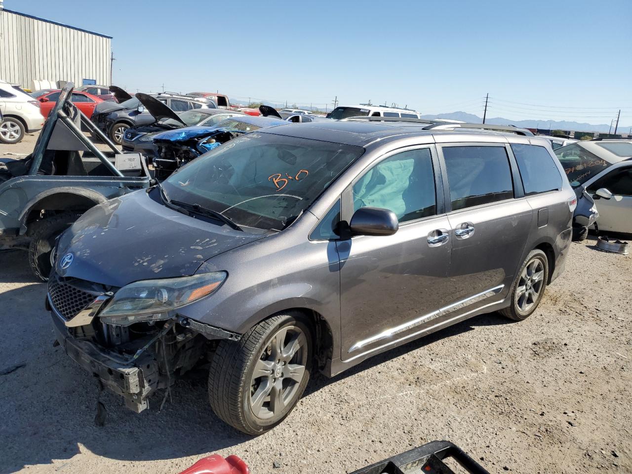 2017 TOYOTA SIENNA