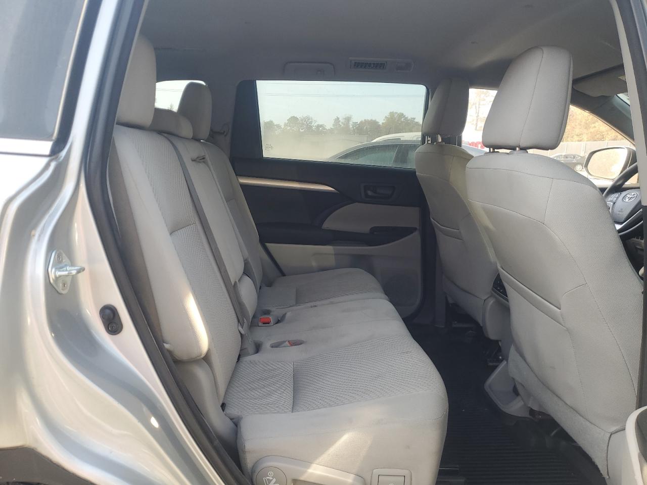 2017 Toyota Highlander - Image 11