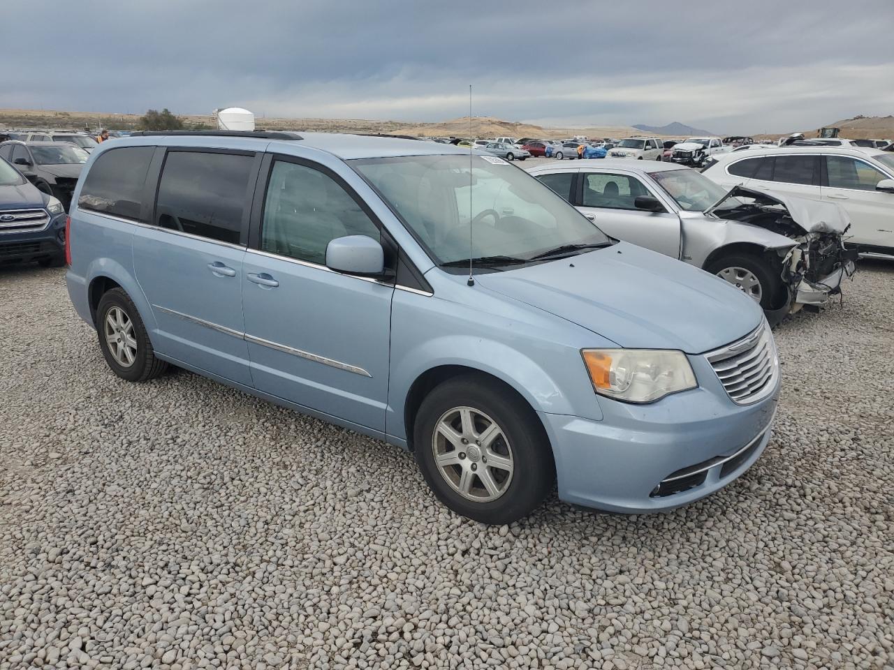 2013 Chrysler Town & Country - Image 4