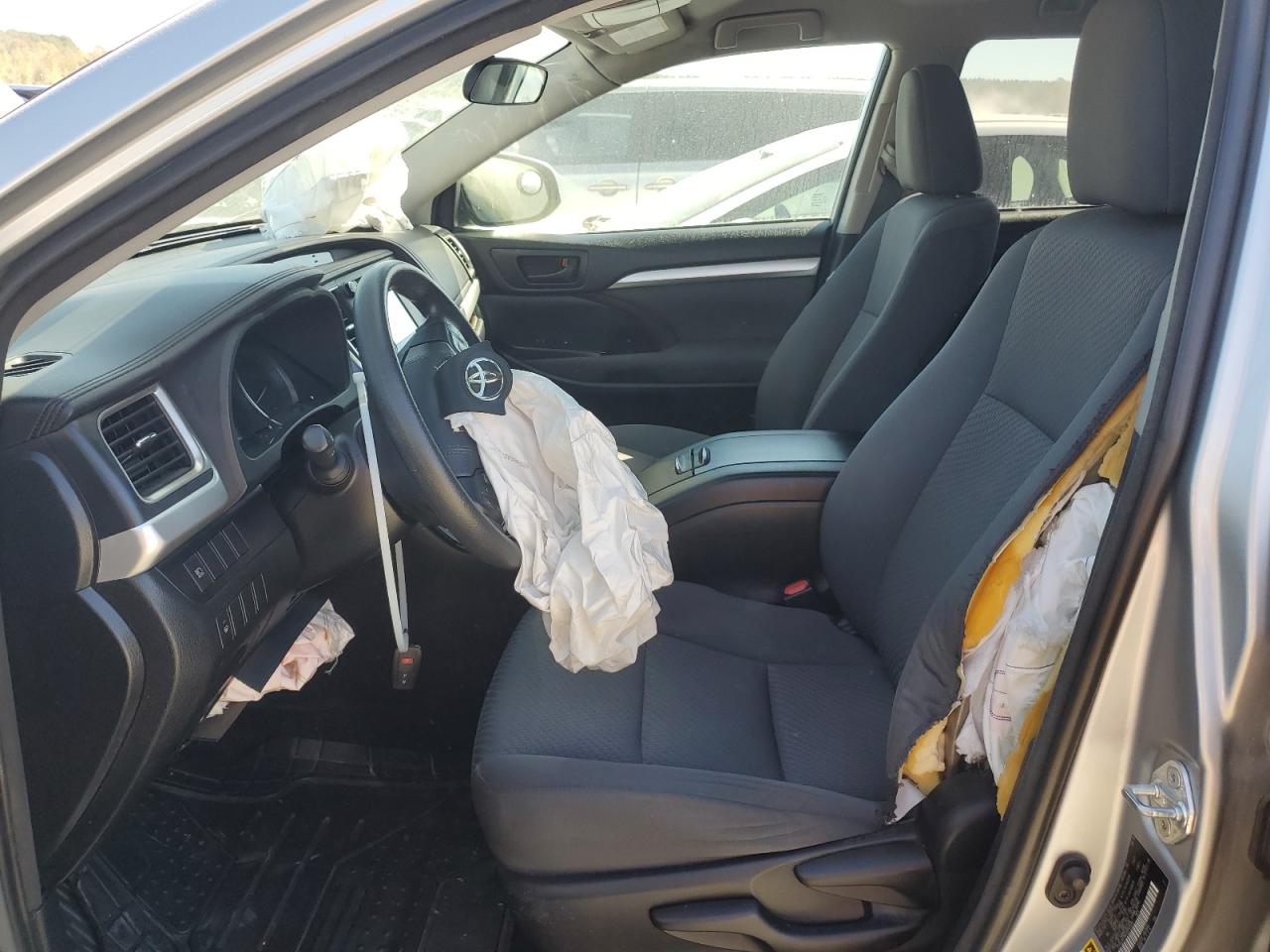 2018 Toyota Highlander Le VIN: 5TDBZRFH6JS913330 Lot: 76723384