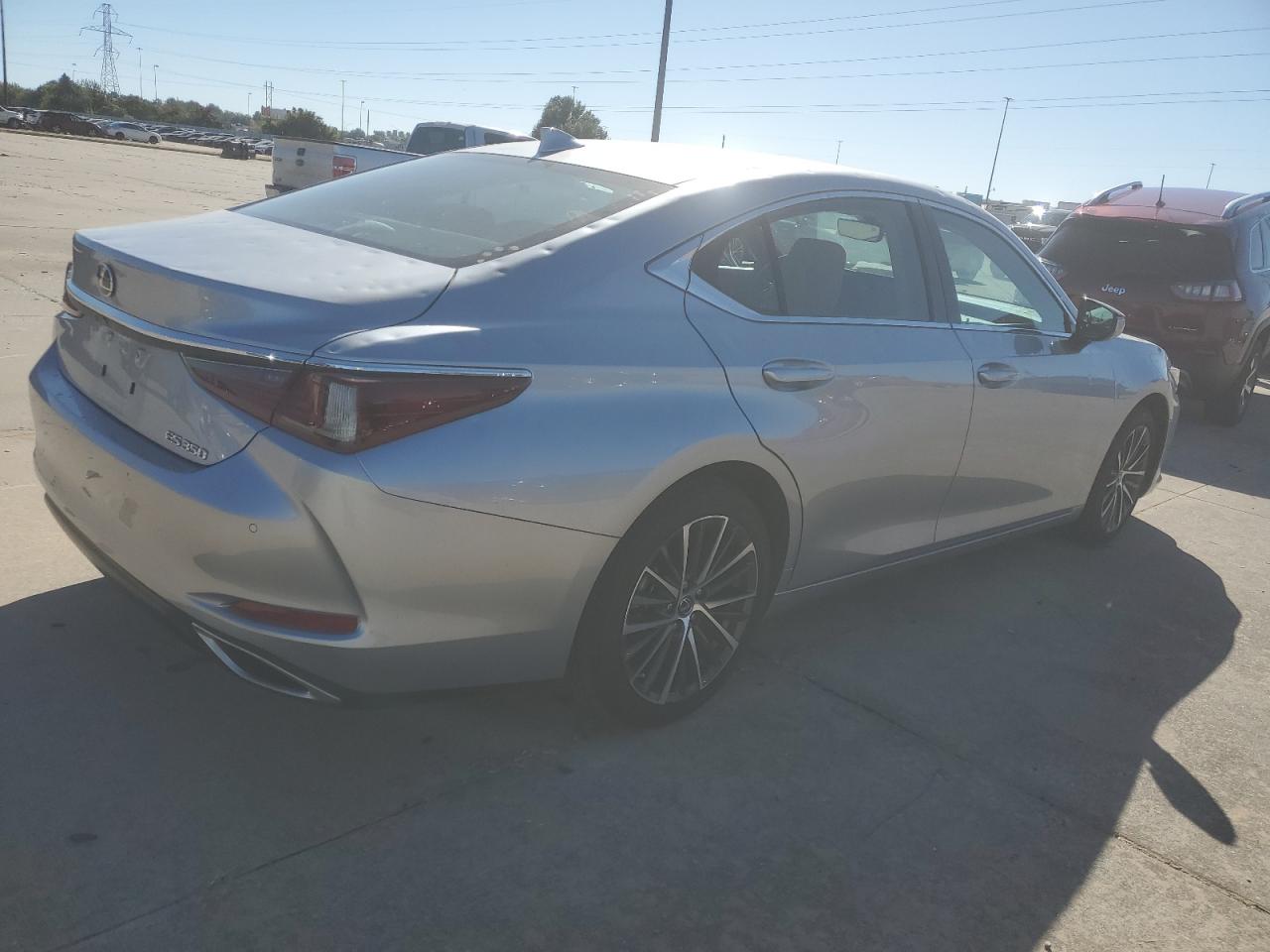 2022 Lexus ES - Image 3