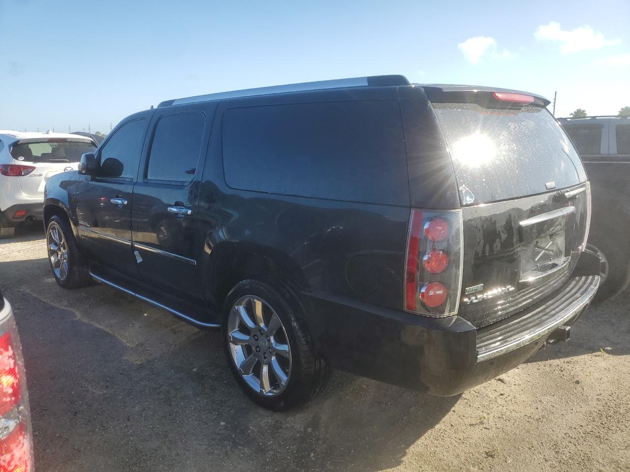 2011 GMC Yukon - Image 2