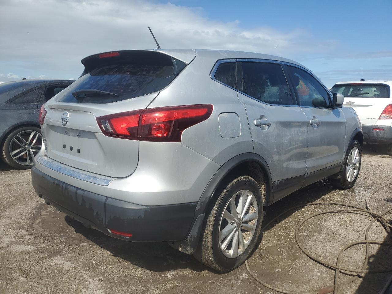 2018 Nissan Rogue - Image 3