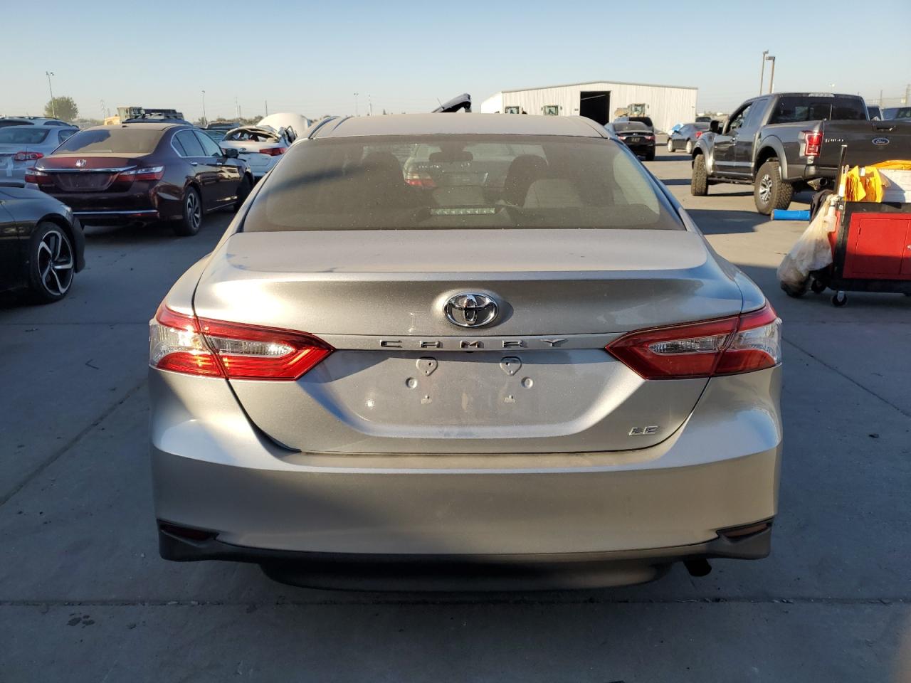 4T1B11HK9JU146727 2018 Toyota Camry L